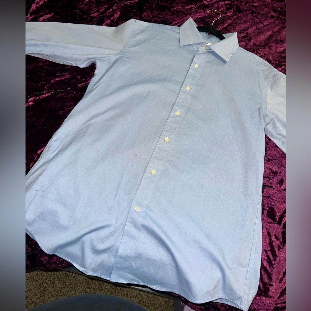 Men's Uniqlo Size Large Light Blue Button Down  Long Sleeve Slim Fit